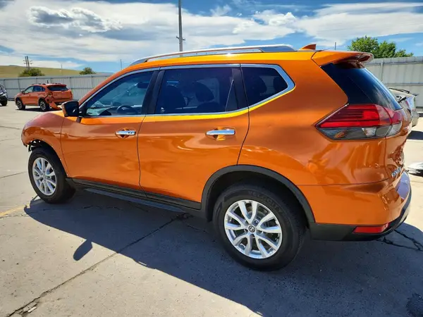 JN8AT2MV1HW012152 2017 NISSAN ROGUE - Image 2