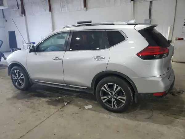 JN8AT2MV1HW012426 2017 NISSAN ROGUE - Image 2