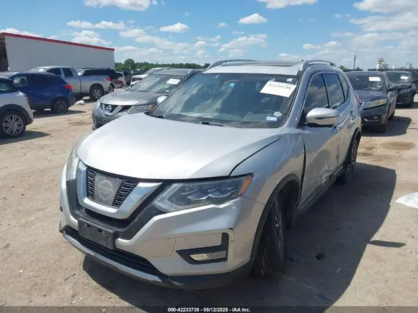 JN8AT2MV1HW013267 2017 NISSAN ROGUE - Image 2