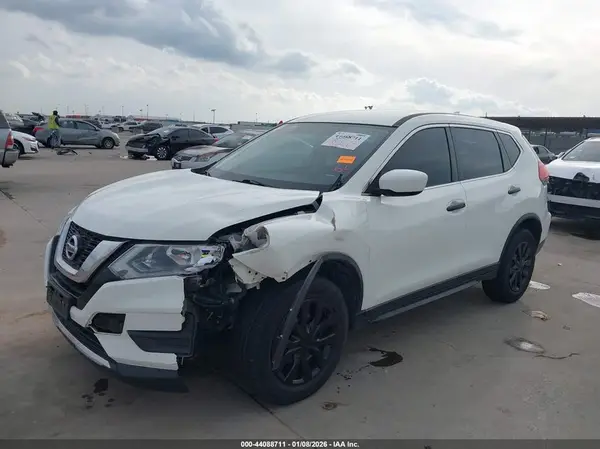 JN8AT2MV1HW013513 2017 NISSAN ROGUE - Image 2