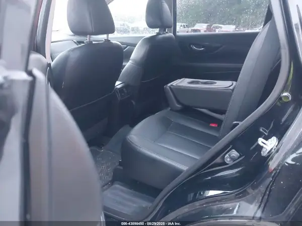 JN8AT2MV1HW013818 2017 NISSAN ROGUE - Image 8