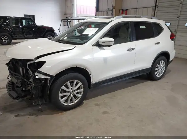 JN8AT2MV1HW020557 2017 NISSAN ROGUE - Image 2