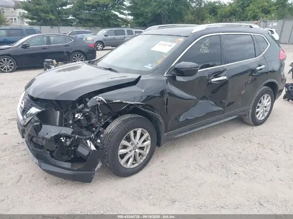 JN8AT2MV1HW020736 2017 NISSAN ROGUE - Image 2