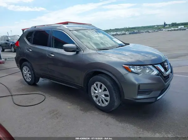 JN8AT2MV1HW021577 2017 NISSAN ROGUE - Image 1