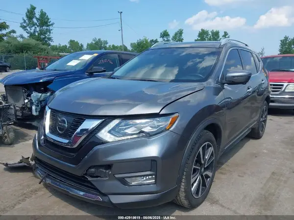 JN8AT2MV1HW022597 2017 NISSAN ROGUE - Image 2