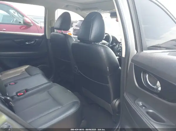 JN8AT2MV1HW022597 2017 NISSAN ROGUE - Image 8