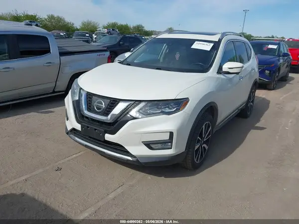 JN8AT2MV1HW023944 2017 NISSAN ROGUE - Image 2
