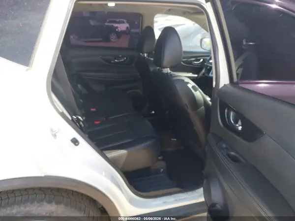JN8AT2MV1HW023944 2017 NISSAN ROGUE - Image 8