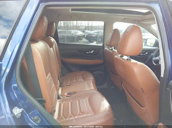 JN8AT2MV1HW024396 2017 NISSAN ROGUE - Image 8
