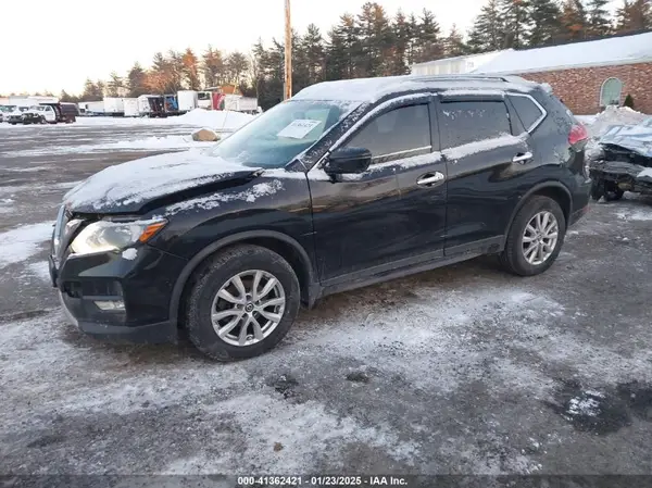 JN8AT2MV1HW024575 2017 NISSAN ROGUE - Image 2