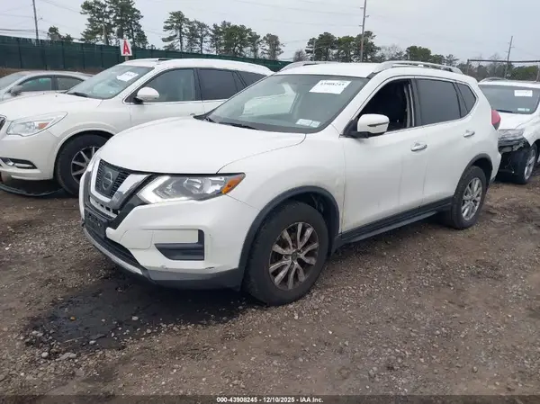JN8AT2MV1HW024592 2017 NISSAN ROGUE - Image 2
