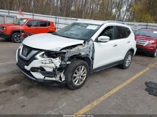 JN8AT2MV1HW028027 2017 NISSAN ROGUE - Image 2