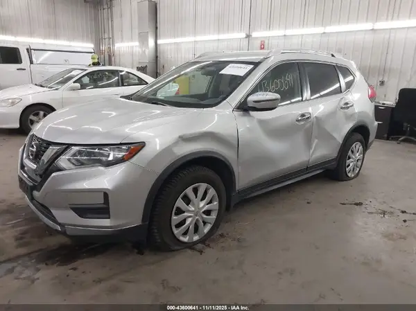 JN8AT2MV1HW254715 2017 NISSAN ROGUE - Image 2