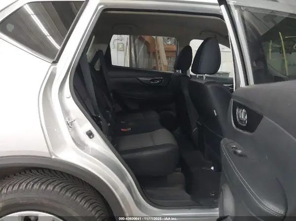 JN8AT2MV1HW254715 2017 NISSAN ROGUE - Image 8