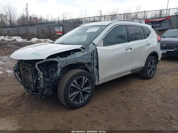 JN8AT2MV1HW256187 2017 NISSAN ROGUE - Image 2