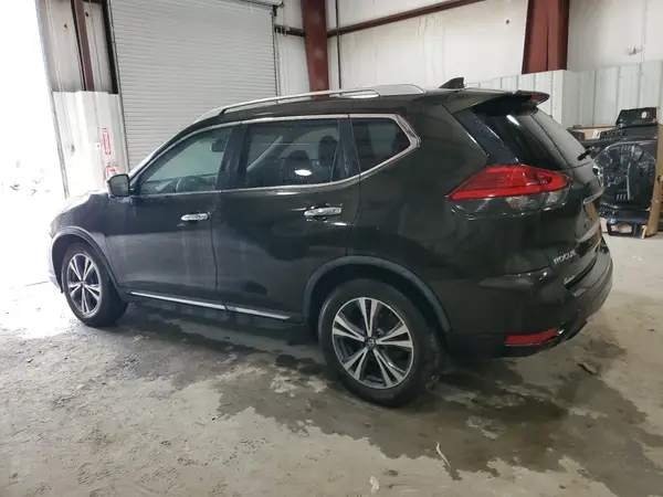 JN8AT2MV1HW262457 2017 NISSAN ROGUE - Image 2