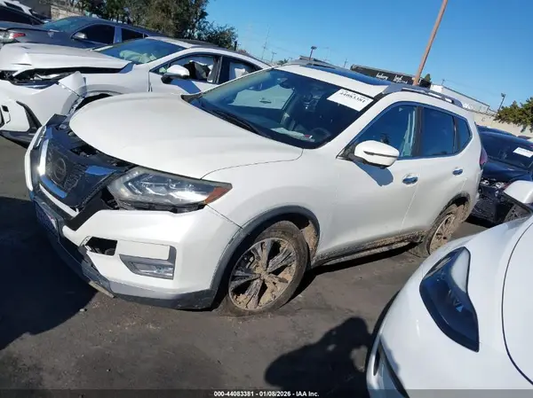 JN8AT2MV1HW263057 2017 NISSAN ROGUE - Image 2