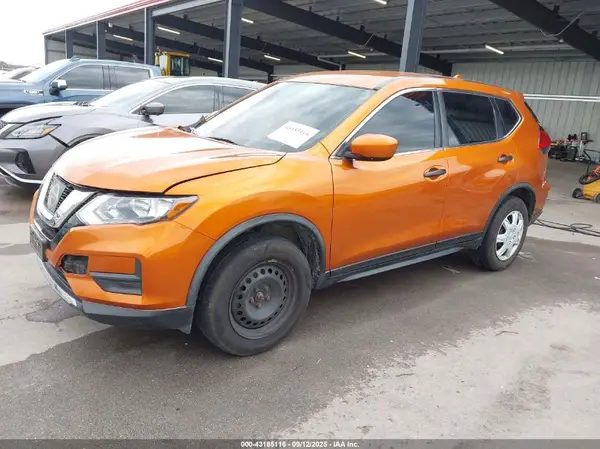JN8AT2MV1HW271594 2017 NISSAN ROGUE - Image 2