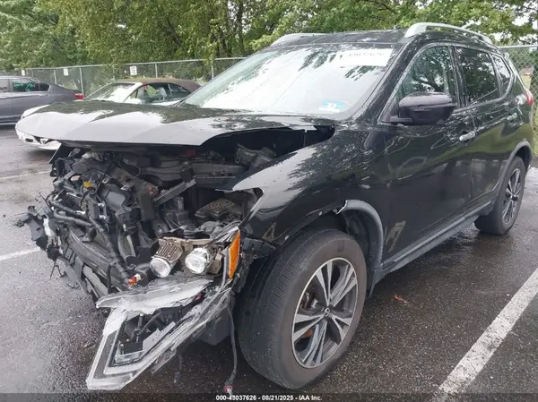 JN8AT2MV1HW272812 2017 NISSAN ROGUE - Image 2