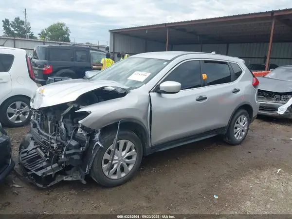 JN8AT2MV1HW275421 2017 NISSAN ROGUE - Image 2