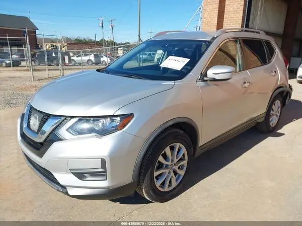 JN8AT2MV1HW281607 2017 NISSAN ROGUE - Image 2