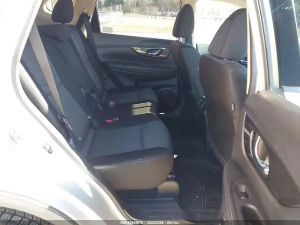 JN8AT2MV1HW281607 2017 NISSAN ROGUE - Image 8