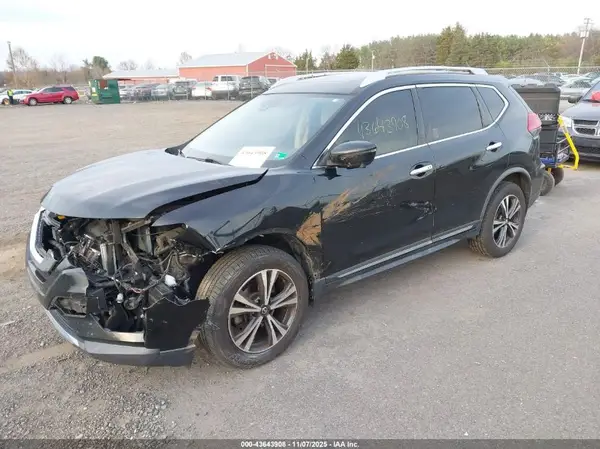 JN8AT2MV1HW281705 2017 NISSAN ROGUE - Image 2