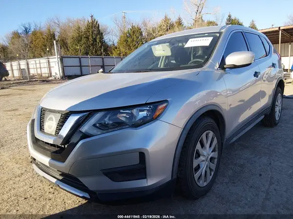 JN8AT2MV1HW282594 2017 NISSAN ROGUE - Image 2