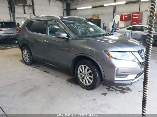 JN8AT2MV1JW300503 2018 NISSAN ROGUE - Image 1
