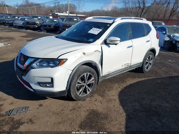 JN8AT2MV1JW309251 2018 NISSAN ROGUE - Image 2