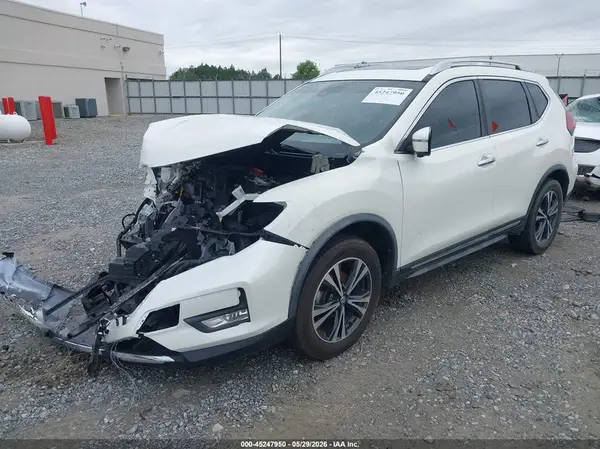JN8AT2MV1JW310223 2018 NISSAN ROGUE - Image 2