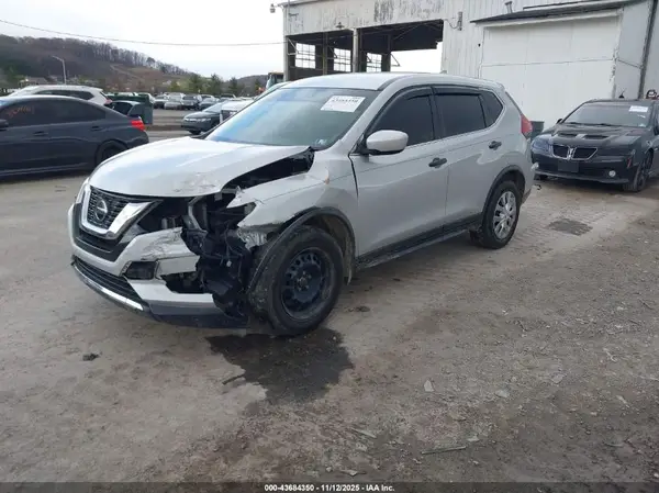JN8AT2MV1JW314370 2018 NISSAN ROGUE - Image 2