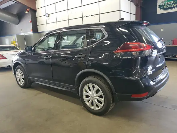 JN8AT2MV1JW314479 2018 NISSAN ROGUE - Image 2
