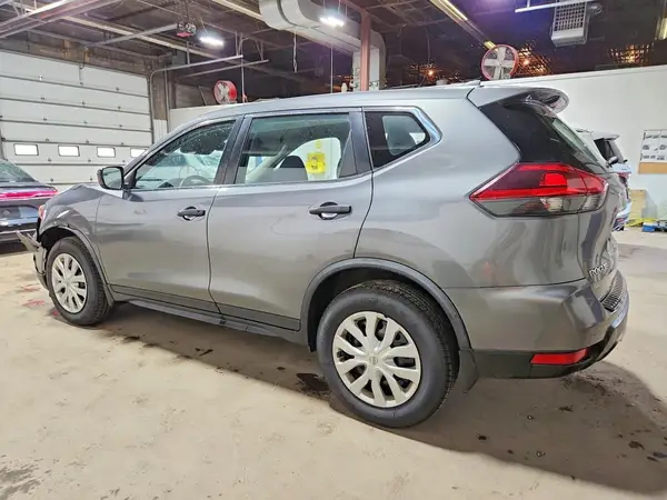 JN8AT2MV1JW315521 2018 NISSAN ROGUE - Image 2
