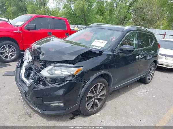 JN8AT2MV1JW317978 2018 NISSAN ROGUE - Image 2