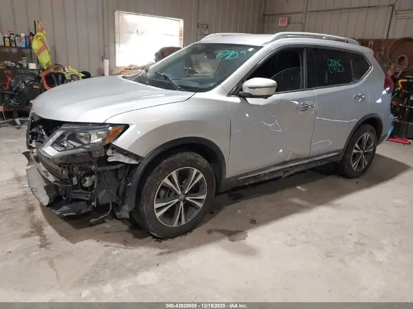 JN8AT2MV1JW319133 2018 NISSAN ROGUE - Image 2