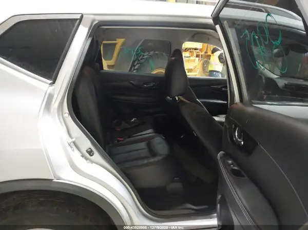 JN8AT2MV1JW319133 2018 NISSAN ROGUE - Image 8