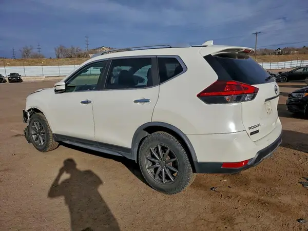 JN8AT2MV1JW319472 2018 NISSAN ROGUE - Image 2
