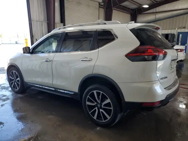 JN8AT2MV1JW325997 2018 NISSAN ROGUE - Image 2