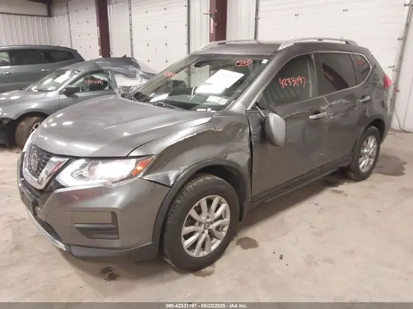 JN8AT2MV1KW376045 2019 NISSAN ROGUE - Image 2