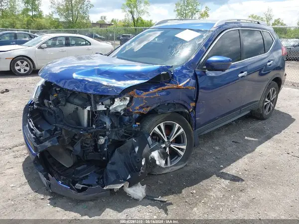 JN8AT2MV1KW388714 2019 NISSAN ROGUE - Image 2