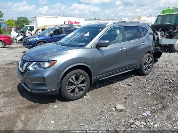JN8AT2MV1KW388812 2019 NISSAN ROGUE - Image 2