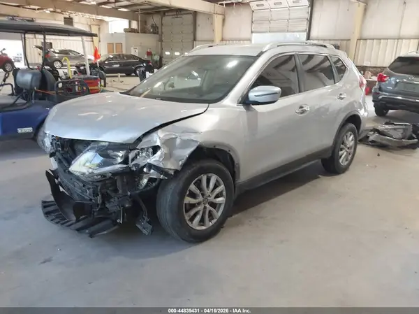 JN8AT2MV1KW398496 2019 NISSAN ROGUE - Image 2
