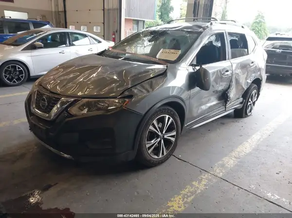 JN8AT2MV1KW398756 2019 NISSAN ROGUE - Image 2