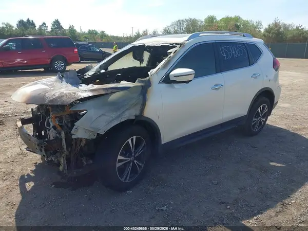 JN8AT2MV1KW402627 2019 NISSAN ROGUE - Image 2