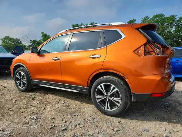 JN8AT2MV1LW101518 2020 NISSAN ROGUE - Image 2