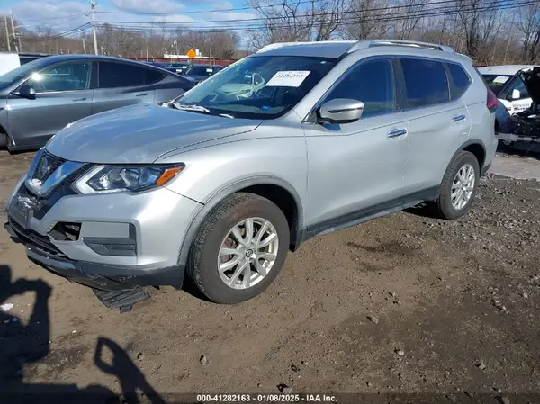 JN8AT2MV1LW135619 2020 NISSAN ROGUE - Image 2