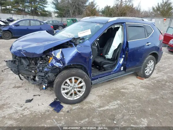 JN8AT2MV2HVV00258 2017 NISSAN ROGUE - Image 2