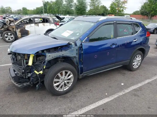 JN8AT2MV2HW003699 2017 NISSAN ROGUE - Image 2