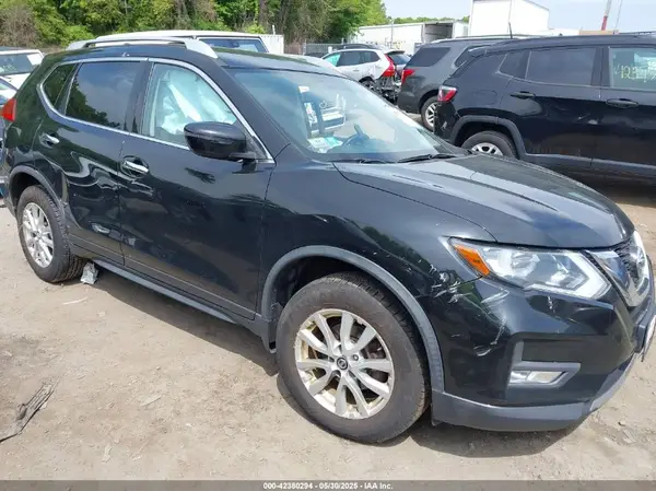 JN8AT2MV2HW011530 2017 NISSAN ROGUE - Image 1